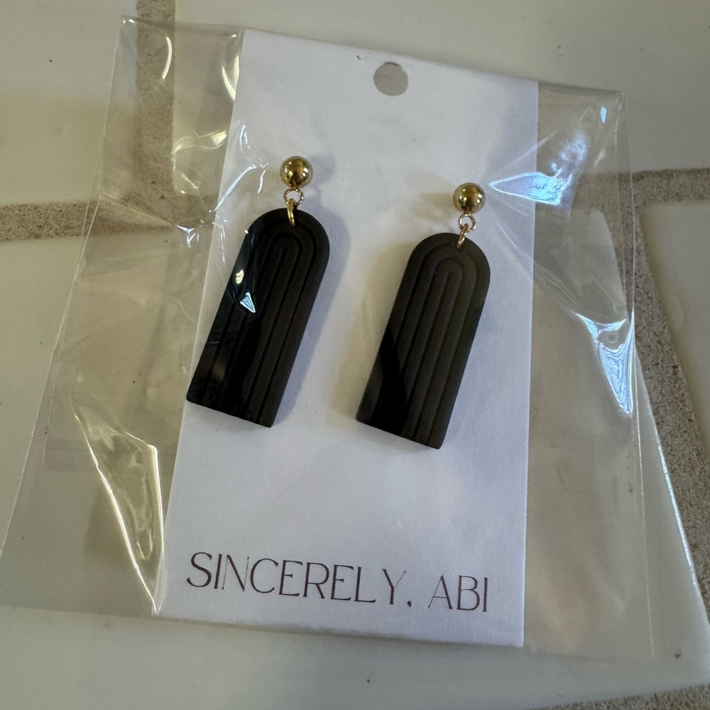 Sincerely Abi Black Earrings